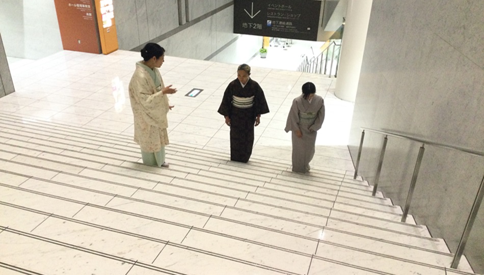 着物で初めてお教室の外へ👣✨